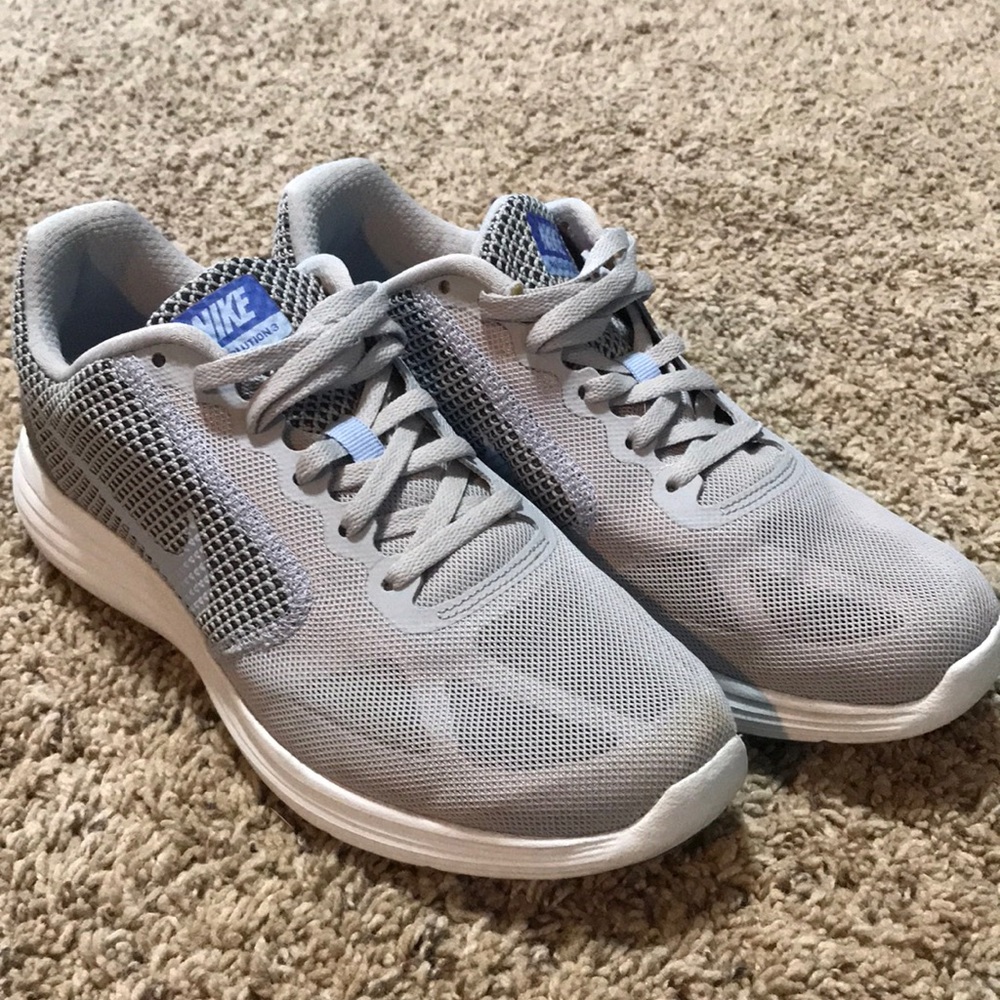 Nike Revolution 3 sz 8.5